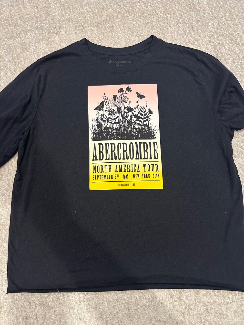 Abercrombie & Fitch Men’s Black Graphic Tour T‑Shirt